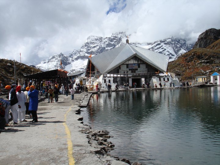 badrinath taxi services from delhi